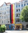 KuckstuFahneAltrr 112x130 Jean Raspail und die Fahne von Neukölln